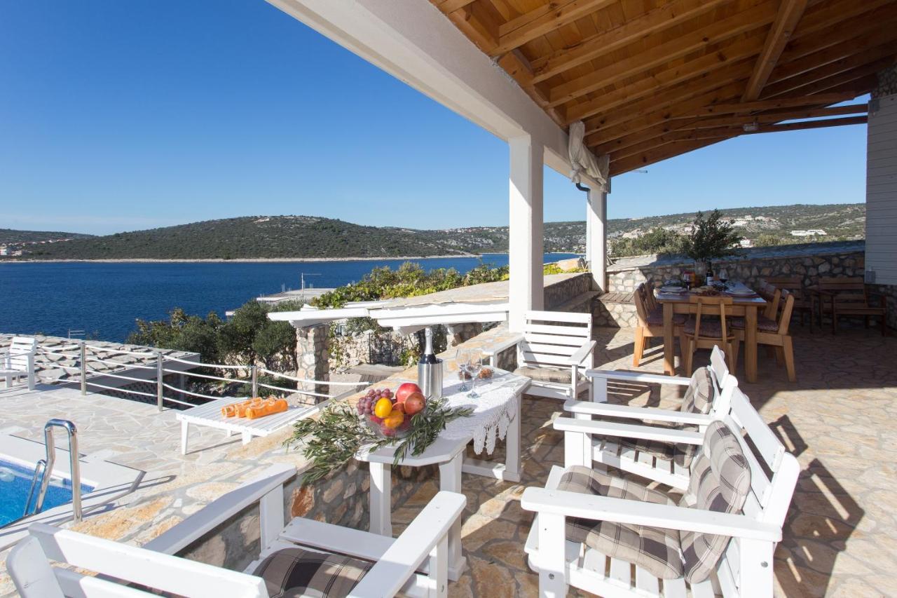 Villa, Stone House With Swimming Pool & Sauna, Beach, Sevid Exterior foto
