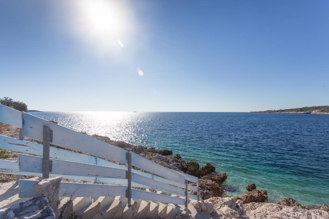 Villa, Stone House With Swimming Pool & Sauna, Beach, Sevid Exterior foto