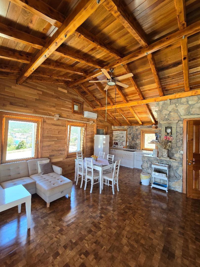 Villa, Stone House With Swimming Pool & Sauna, Beach, Sevid Exterior foto
