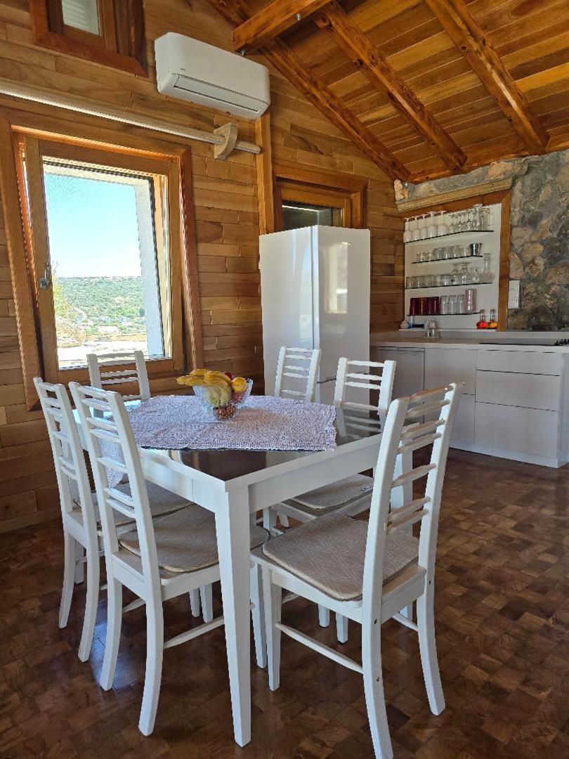 Villa, Stone House With Swimming Pool & Sauna, Beach, Sevid Exterior foto